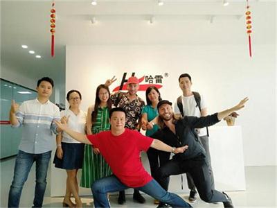 哈雷與客戶(hù)開(kāi)心的合作